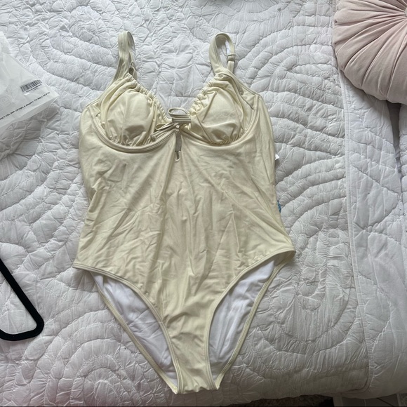 Ivory Shimmer Cupshe One Piece NWT - Picture 3 of 3